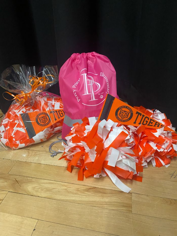 Pom Poms / Bag / Pennant Gift Set - Image 2